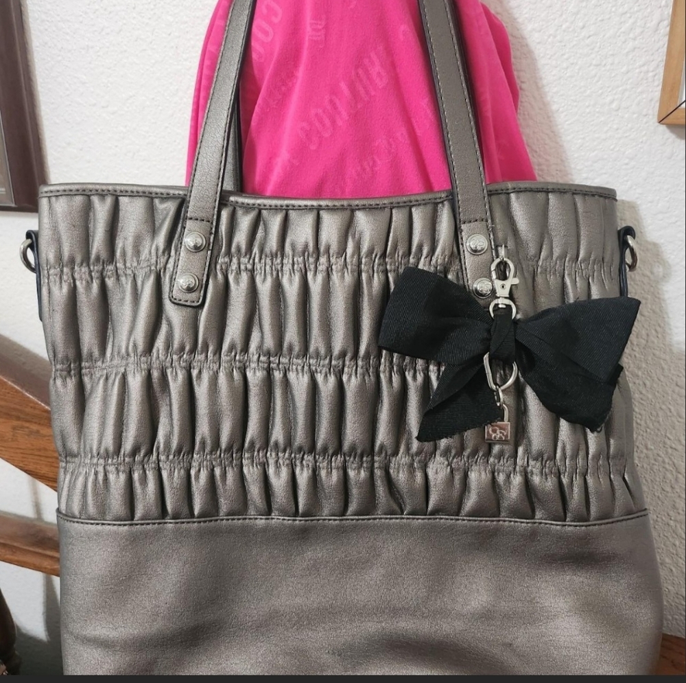 Beautiful Jessica Simpson Tote bag with silver lock Keychain and black bow.